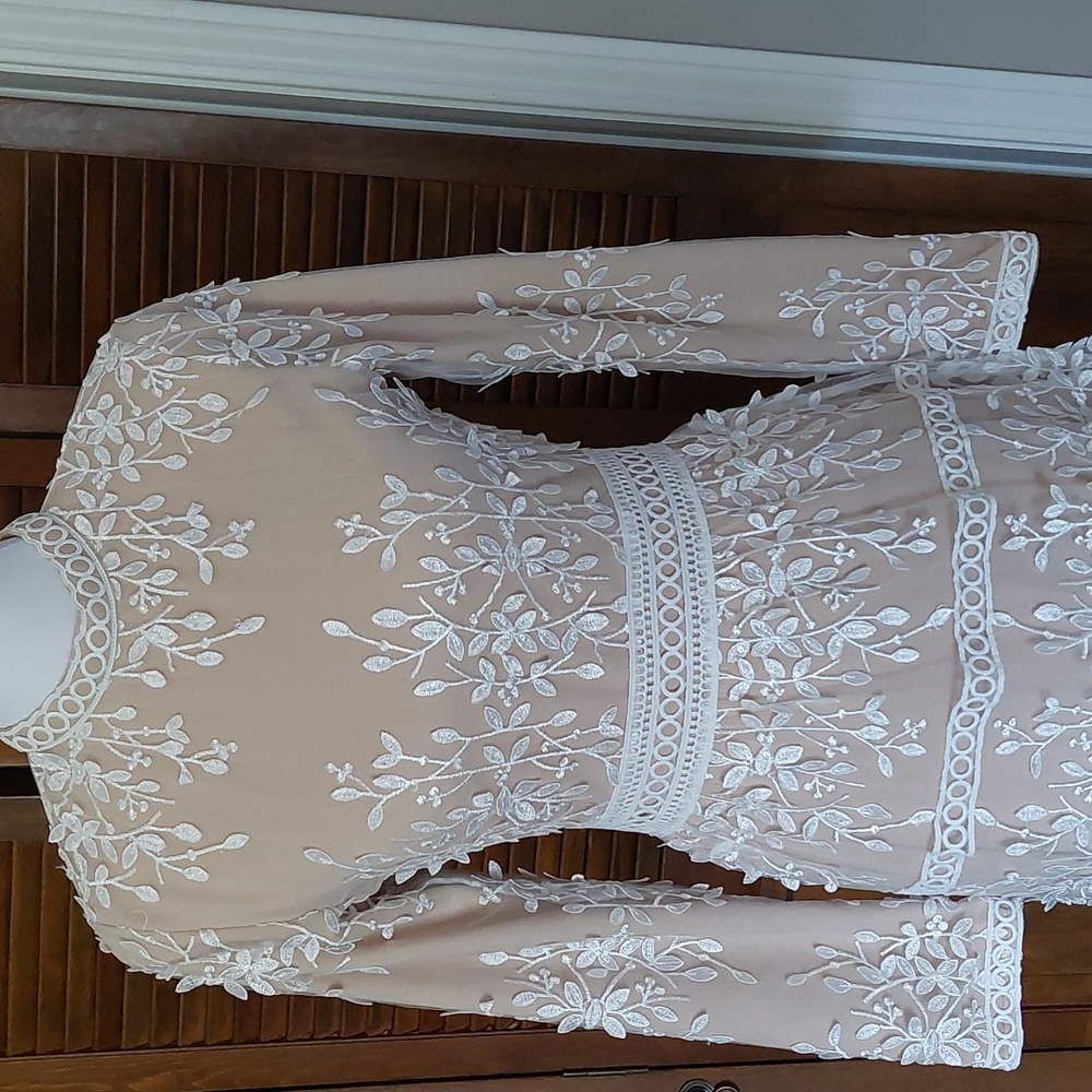 Veiled Collection Cream and White Embroidered Maxi Dress Sz XS - Picture 7 of 17